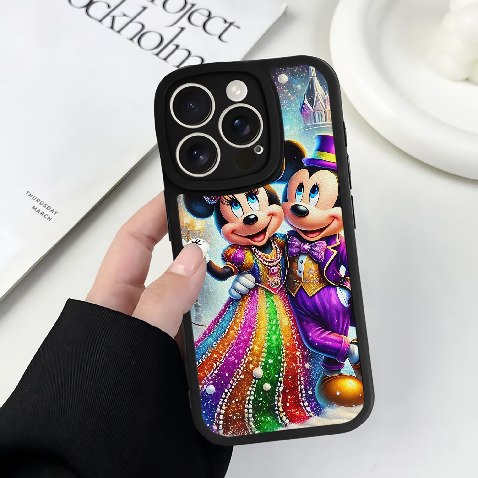 （画像用） ミッキーマウス Mickey Mouse 【iPhone 16シリーズ対応】シリコンスマホケース（レザー調） 材質：シリコン